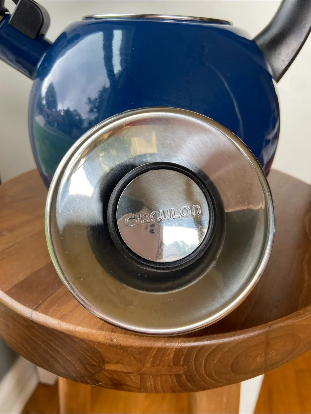 Circulon 2 Quart whistling navy teakettle